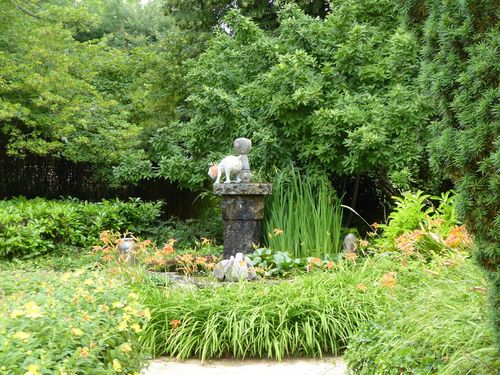 Jardin de Malrigou - Céramique de Christian Legendre près de la fontaine © Philippe Chambost