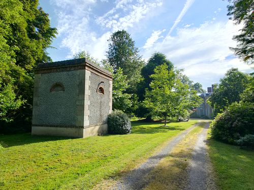 Parc de Montagrier - Bâtiment dans le parc © DRAC Stéphanie Bérusseau, RDVJ 2022