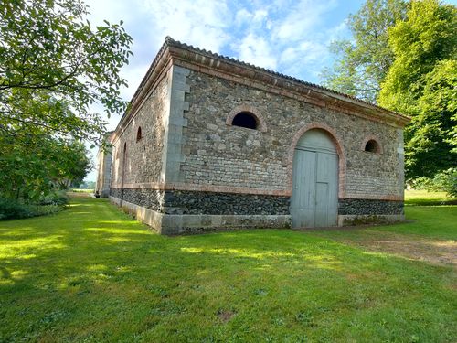 Parc de Montagrier - Bâtiment dans le parc © DRAC Stéphanie Bérusseau, RDVJ 2022
